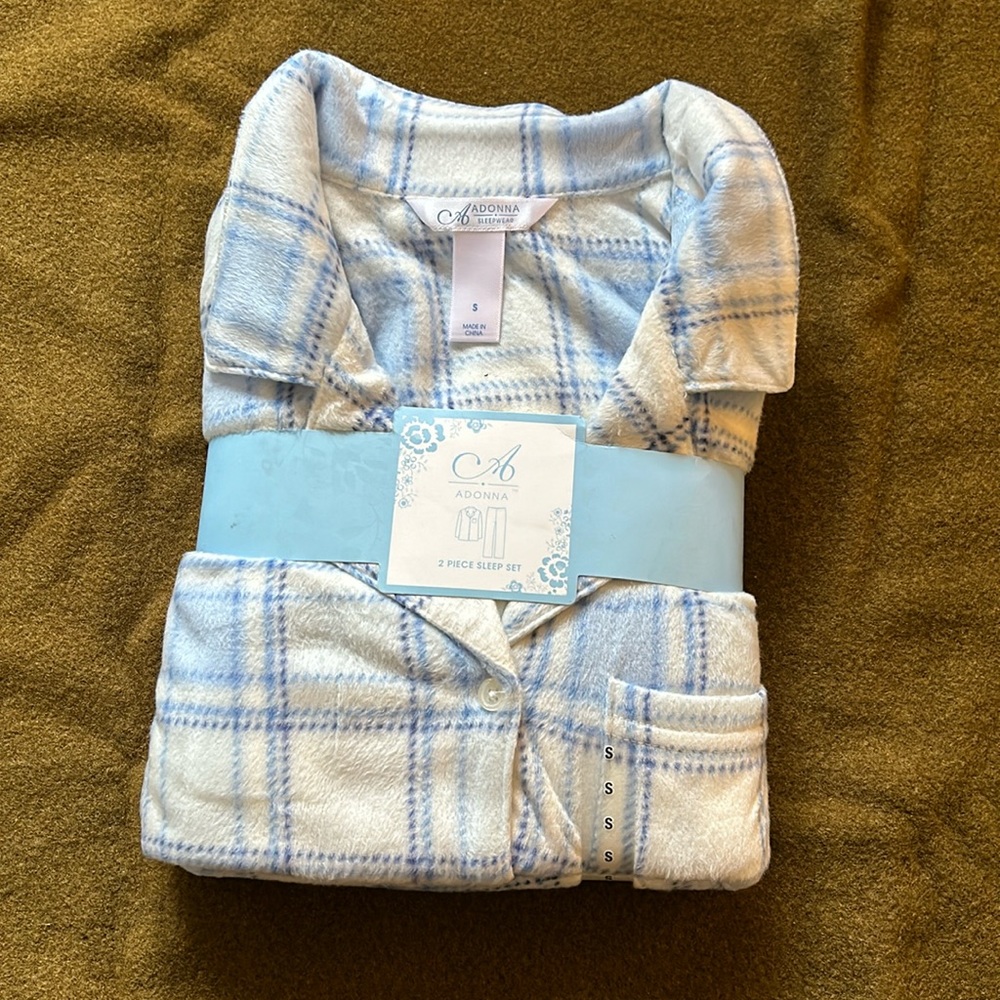 NWT Fleece Plaid sleep set small